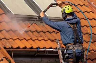 Démoussage et hydrofuge de toiture à Lamadeleine-Val-des-Anges